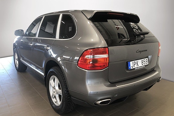 Porsche Cayenne 3 of 5
