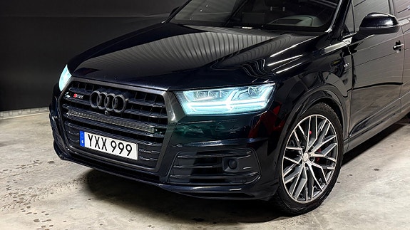 Audi Q7 2 of 5
