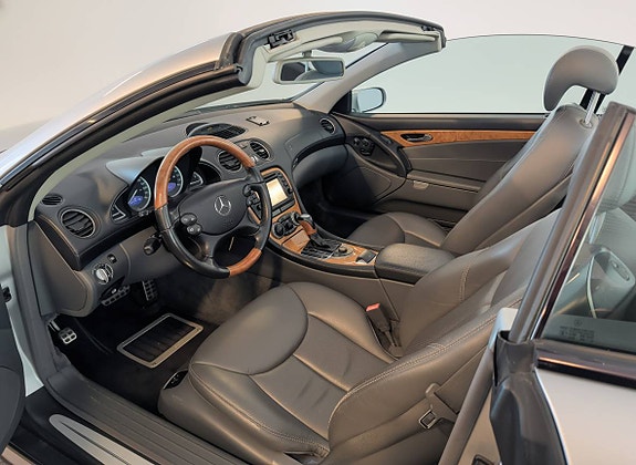 Mercedes-Benz SL500 3 of 5