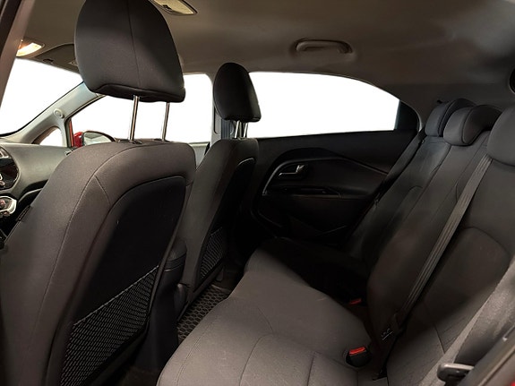 Kia Rio 9 of 18