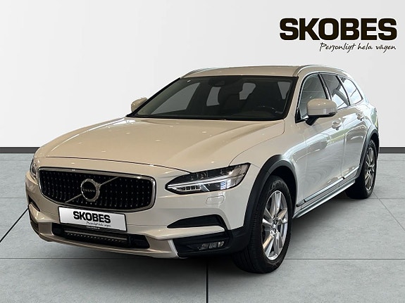 Volvo V90 Cross Country 3 of 5