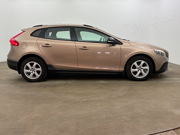 Volvo V40 Cross Country 8 of 21