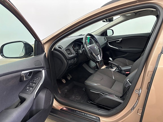 Volvo V40 Cross Country 11 of 21