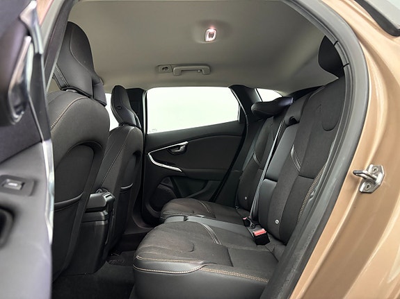 Volvo V40 Cross Country 13 of 21