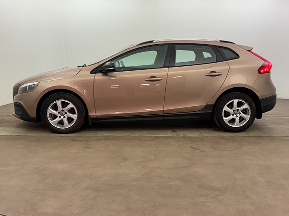 Volvo V40 Cross Country 3 of 21