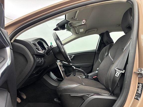 Volvo V40 Cross Country 12 of 21