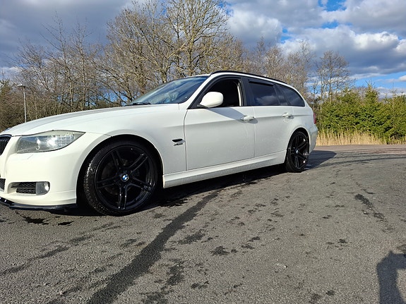 BMW 320d 2 of 5