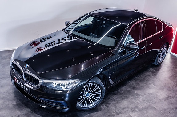 BMW 530e 4 of 5