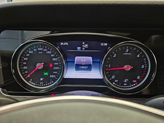 Mercedes-Benz E220 23 of 30