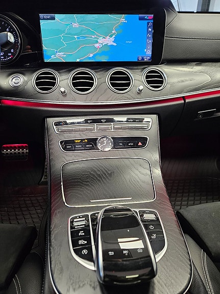 Mercedes-Benz E220 25 of 30