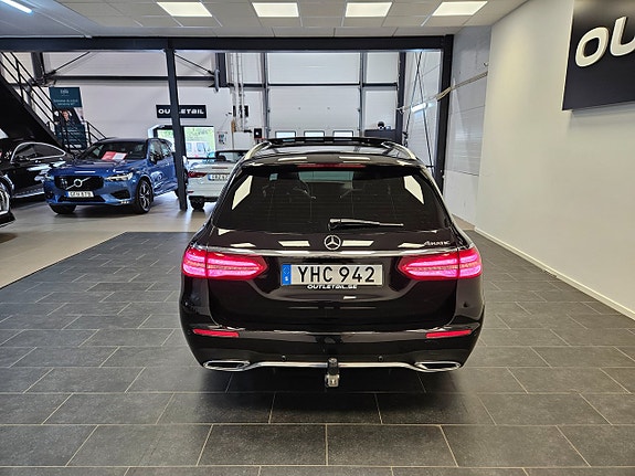 Mercedes-Benz E220 8 of 30