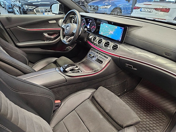 Mercedes-Benz E220 14 of 30