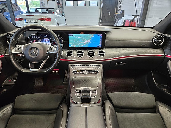 Mercedes-Benz E220 12 of 30