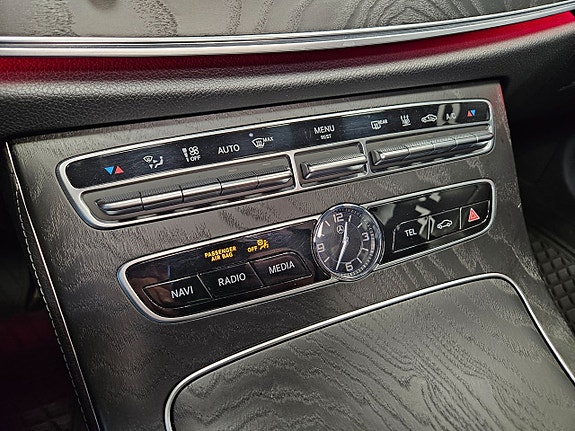 Mercedes-Benz E220 26 of 30