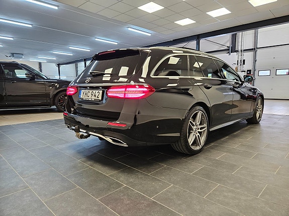 Mercedes-Benz E220 11 of 30