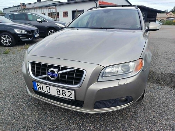 Volvo V70 4 of 5