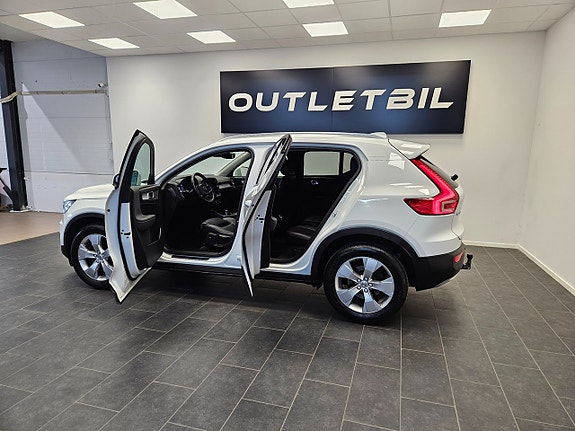 Volvo XC40 3 of 5