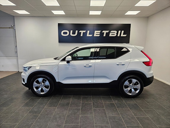 Volvo XC40 2 of 5