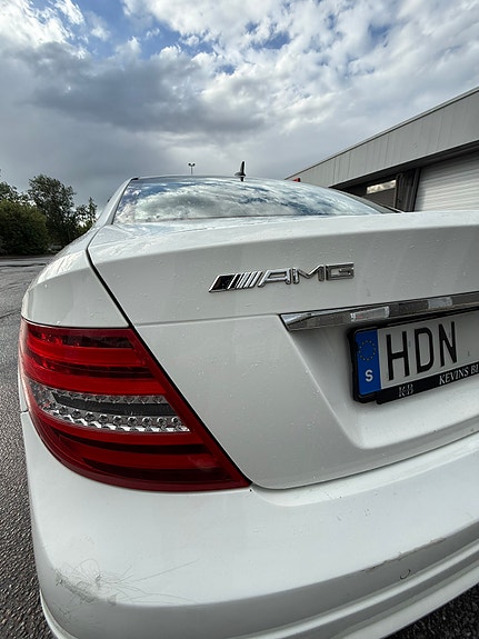Mercedes-Benz C180 4 of 5