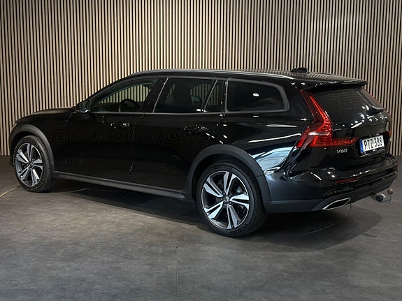 Volvo V60 Cross Country 6 of 23