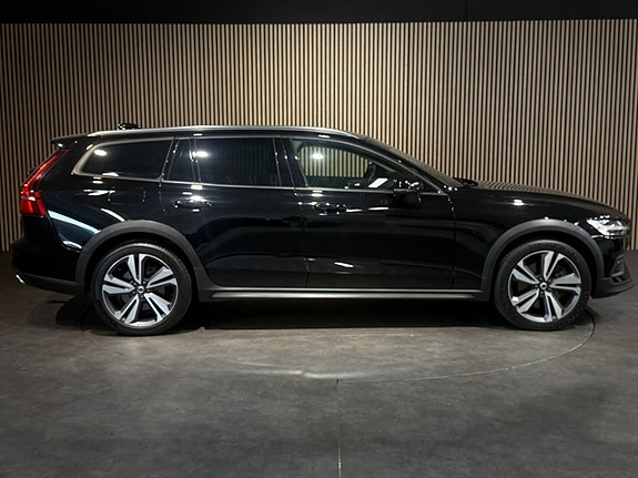 Volvo V60 Cross Country 3 of 23