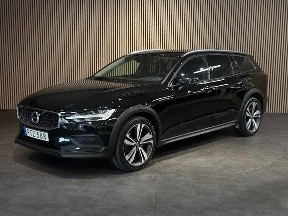 Volvo V60 Cross Country 8 of 23