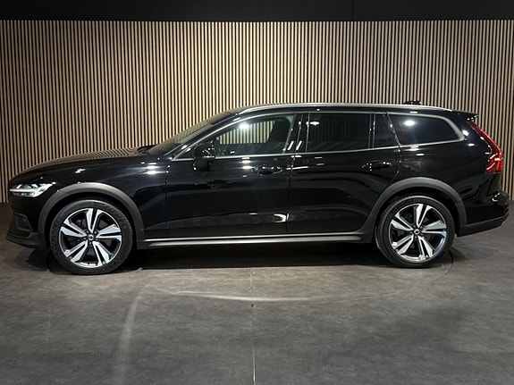 Volvo V60 Cross Country 7 of 23