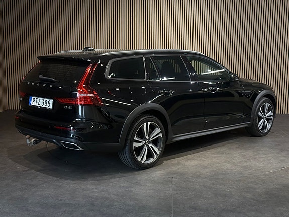 Volvo V60 Cross Country 4 of 23
