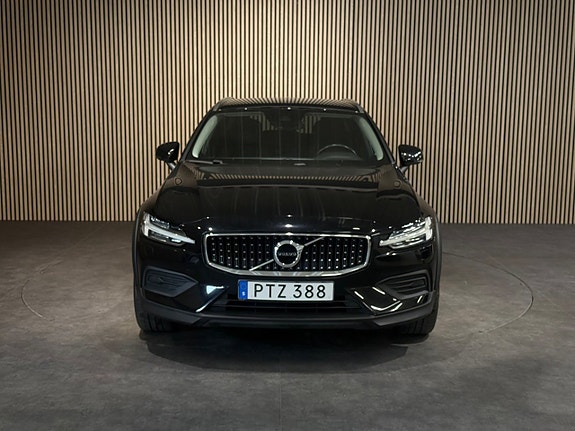 Volvo V60 Cross Country 9 of 23