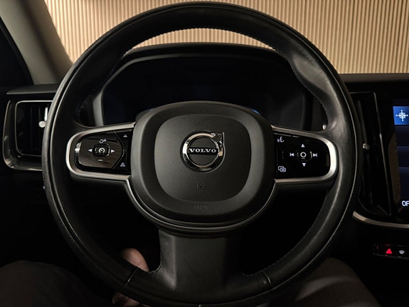 Volvo V60 Cross Country 18 of 23