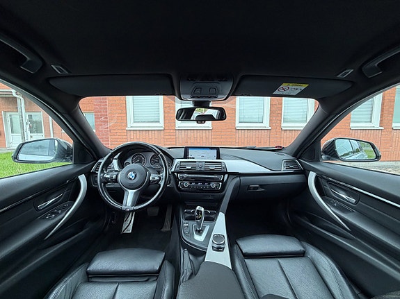 BMW 320d 2 of 17