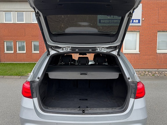 BMW 320d 12 of 17