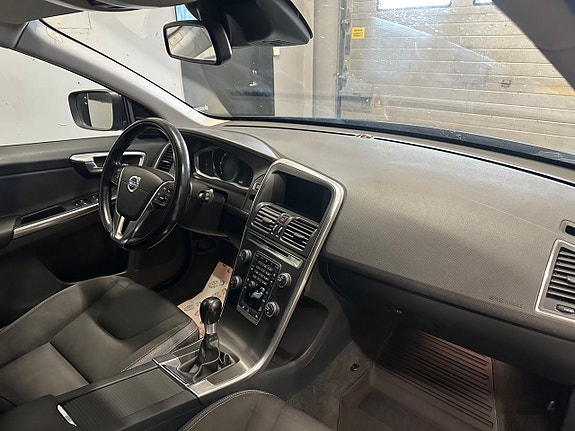 Volvo XC60 16 of 18