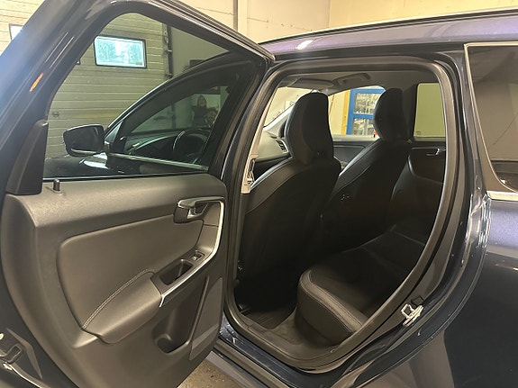 Volvo XC60 11 of 18