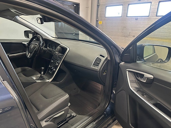 Volvo XC60 15 of 18