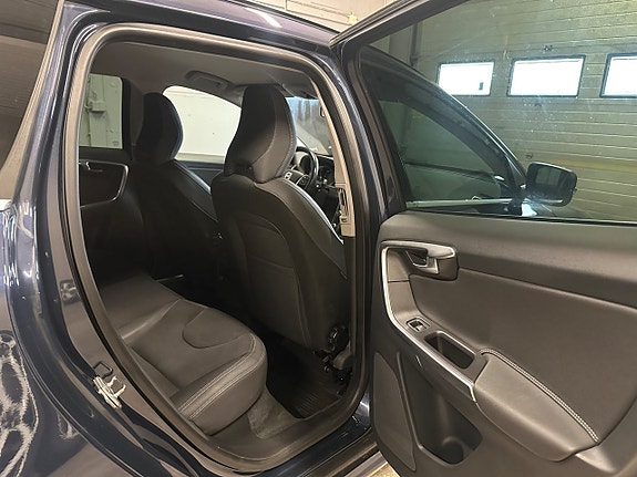 Volvo XC60 13 of 18