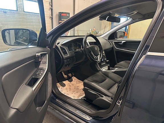 Volvo XC60 7 of 18