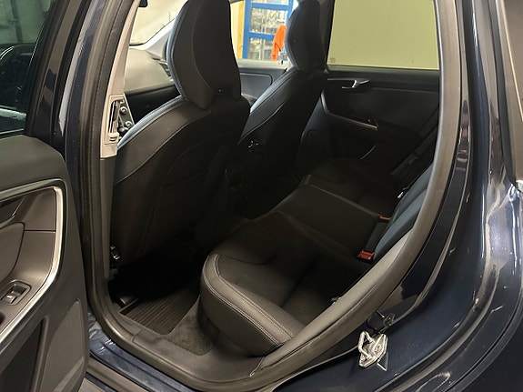 Volvo XC60 12 of 18