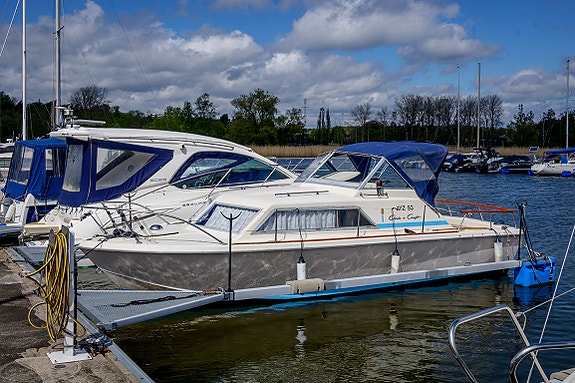 Chris Craft Catalina 25 2 of 5