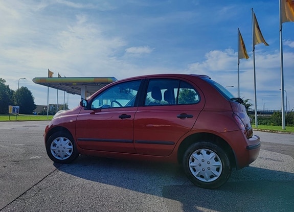 Nissan Micra 2 of 5
