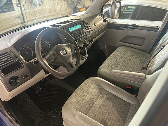 Volkswagen Transporter 9 of 17