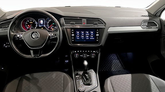 Volkswagen Tiguan 10 of 23