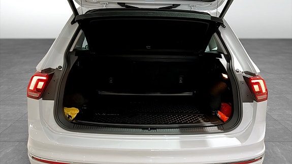 Volkswagen Tiguan 12 of 23