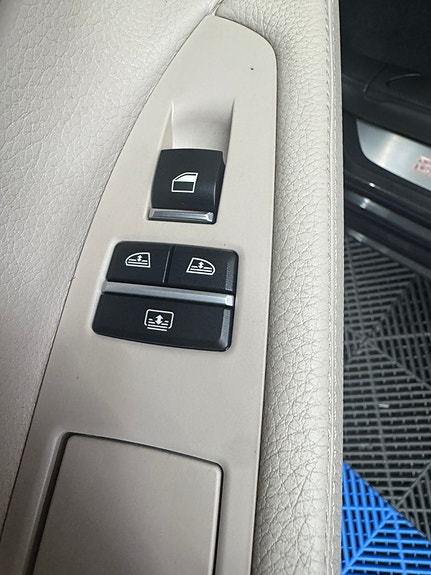 BMW 750i 21 of 22