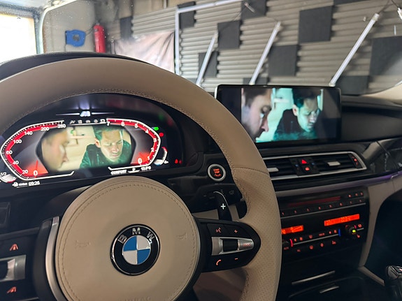 BMW 750i 17 of 22