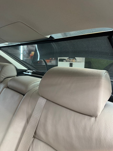 BMW 750i 19 of 22