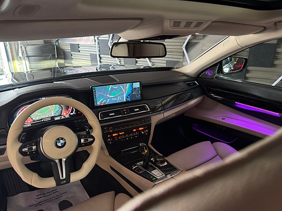 BMW 750i 10 of 22