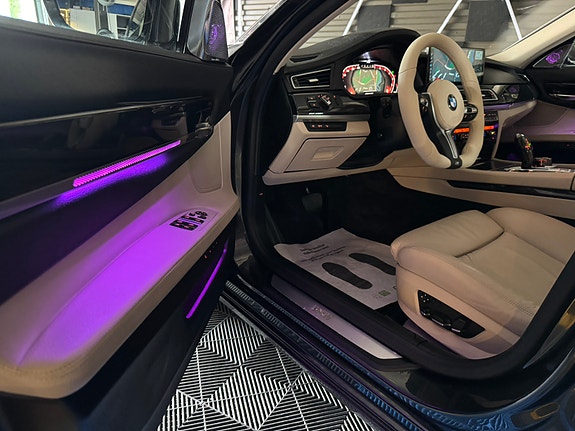 BMW 750i 13 of 22