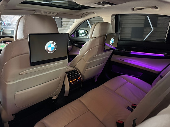 BMW 750i 11 of 22