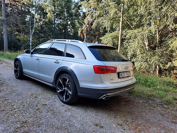 Audi A6 allroad 2 of 5